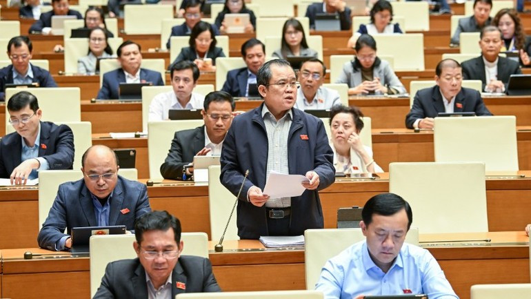 El legislador Nguyen Tam Hung de Ciudad Ho Chi Minh habla en el evento. (Foto: Nhan Dan)