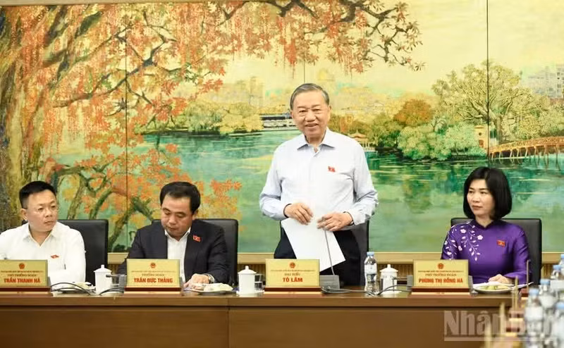 El secretario general del Partido Comunista y presidente de Vietnam, To Lam, habla en la cita. (Foto: Nhan Dan)