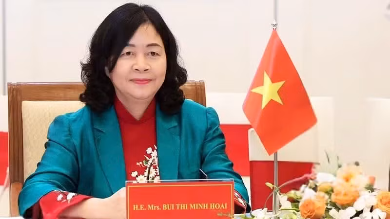 Bui Thi Minh Hoai, miembro del Buró Político, secretaria del Comité Central del Partido Comunista y presidenta del Frente de la Patria de Vietnam.