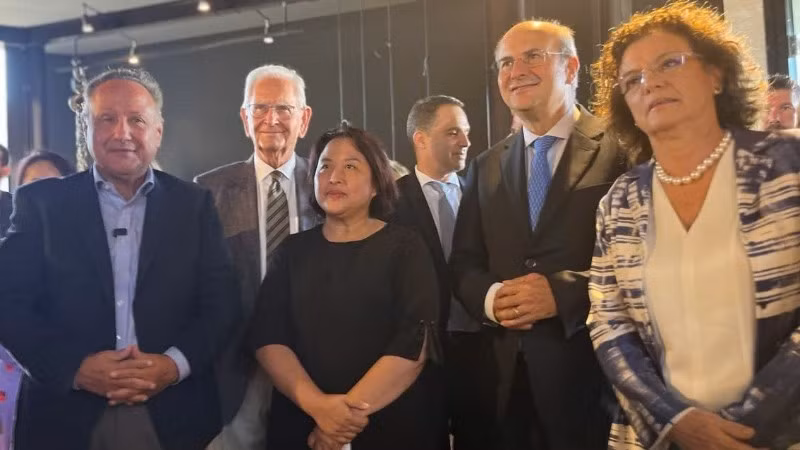 La embajadora de Vietnam en Grecia, Pham Thi Thu Huong, se reúne con el vicepresidente de Grecia y la presidenta de la Federación de Industrias de Grecia. (Foto: Embajada de Vietnam en Grecia)