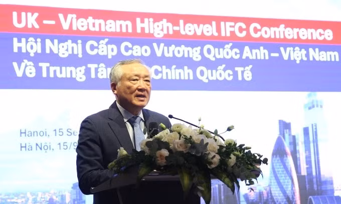 El viceprimer ministro vietnamita Nguyen Hoa Binh habla en la cita. (Foto: VGP)