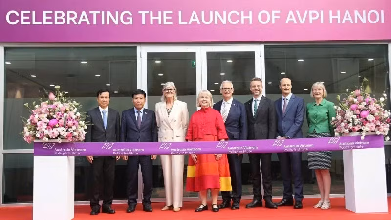 La gobernadora general de Australia, Sam Mostyn, y su esposo, asisten a la inauguración de la Oficina de Representación del Instituto de Políticas Australia-Vietnam.