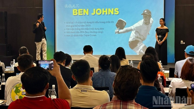 El legendario jugador de pickleball con más de 150 títulos “GOAT” Ben Johns está en Vietnam por primera vez para participar en el torneo. (Foto: Nhan Dan)