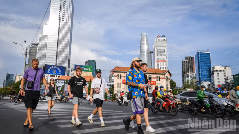 Visitantes extranjeros en Vietnam aumentan de manera impresionante. (Foto: Nhan Dan)