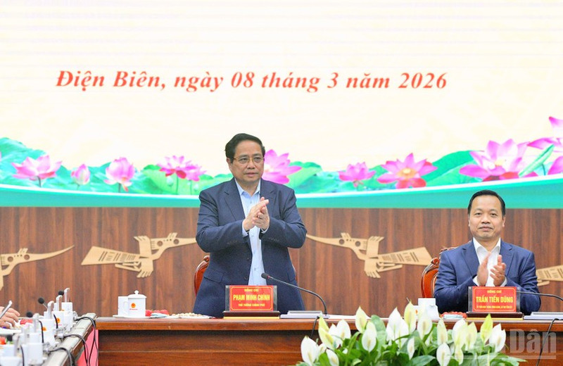 El primer ministro de Vietnam, Pham Minh Chinh, sostiene una reunión con el Comité Popular de la provincia de Dien Bien. (Foto: Nhan Dan)