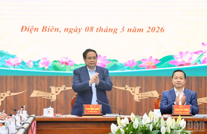 El primer ministro de Vietnam, Pham Minh Chinh, sostiene una reunión con el Comité Popular de la provincia de Dien Bien. (Foto: Nhan Dan)