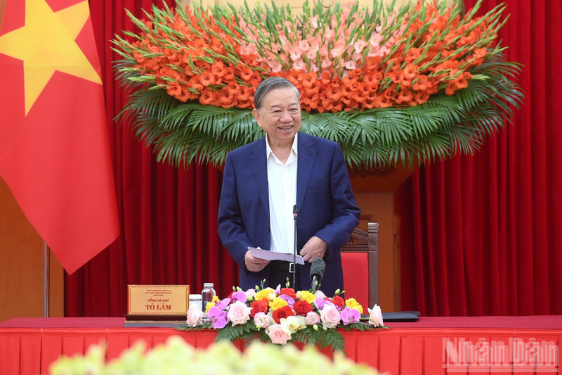 El secretario general del PCV, To Lam, habla en la cita. (Foto: Nhan Dan)