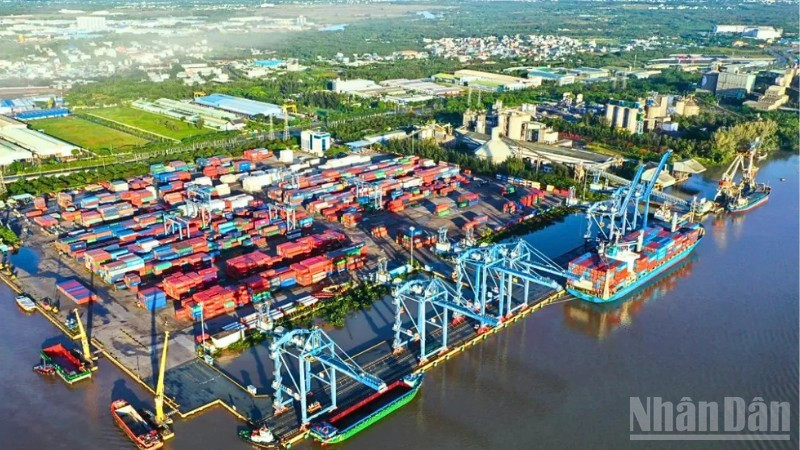 Empresas e industrias vietnamitas enfrentan disrupciones en el transporte marítimo por conflicto en Oriente Medio