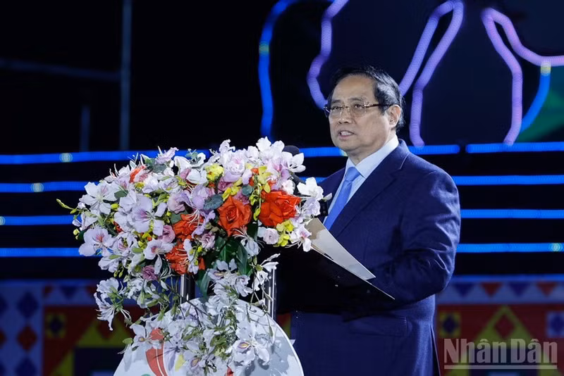 El primer ministro de Vietnam, Pham Minh Chinh, habla en la cita. (Foto: VGP)