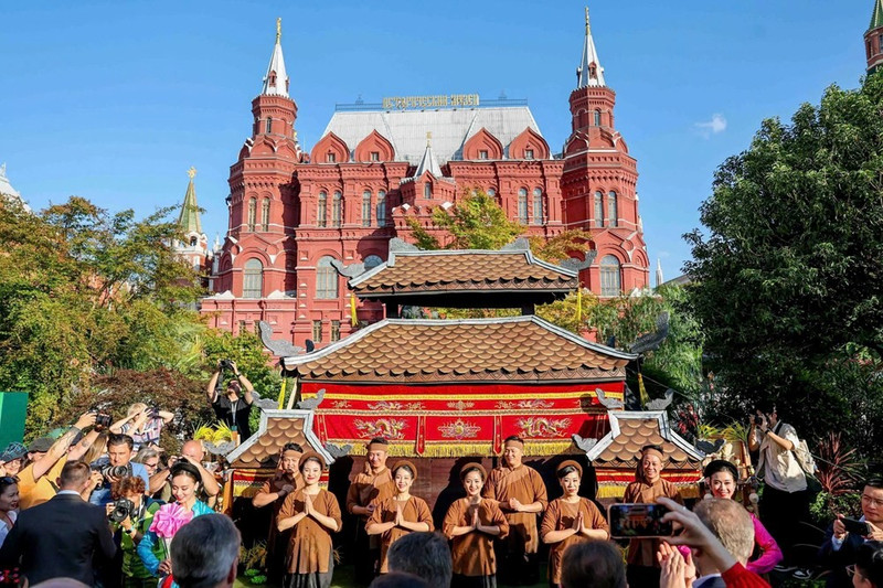 Por primera vez, el arte de títeres vietnamita se representa frente a la Plaza Roja de Rusia. (Foto: baovanhoa.vn)