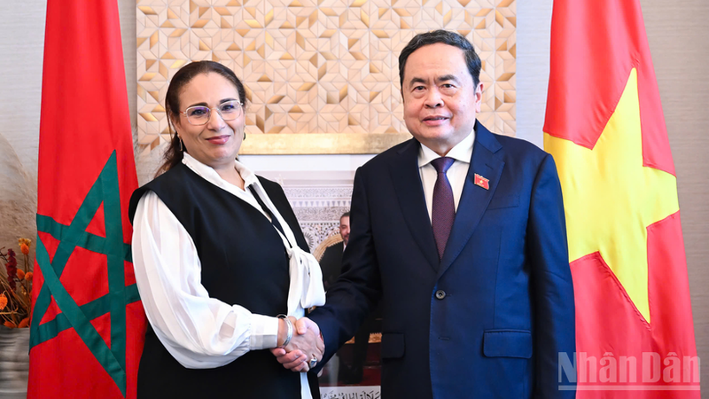 El presidente de la Asamblea Nacional de Vietnam, Tran Thanh Man y Lubna Srhiri, jefa del Grupo Parlamentario de Amistad Marruecos-Vietnam. (Foto: Nhan Dan)