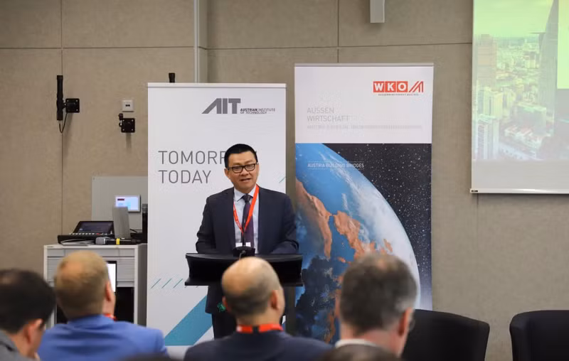 El embajador de Vietnam en Austria, Vu Le Thai Hoang, en el foro. (Foto: VNA)