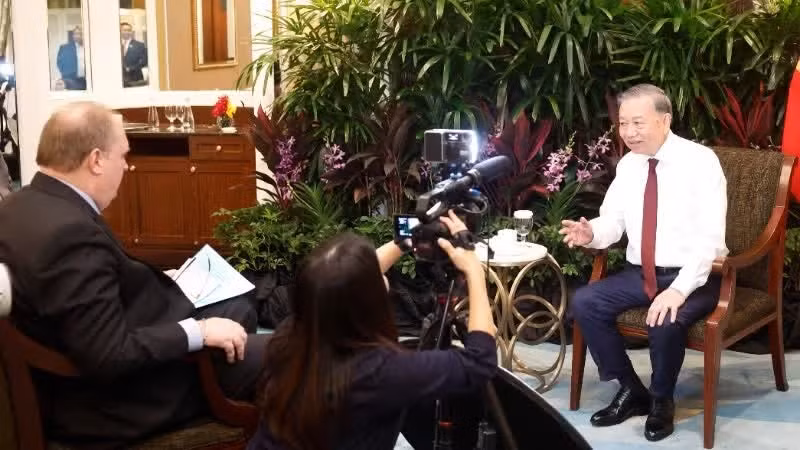 El secretario general del Partido Comunista y presidente de Vietnam, To Lam, responde a una entrevista a Reuters. (Foto: VNA)