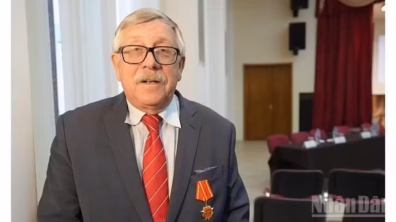 El doctor Petr Tsvetov, investigador principal del Centro de Estudios sobre Vietnam y la Asean del Instituto de China y la Asia Contemporánea de la Academia de Ciencias de Rusia, y primer vicepresidente de la Asociación de Amistad Rusia-Vietnam (Foto: Nhan Dan)