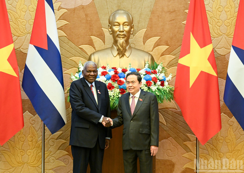 El presidente de la Asamblea Nacional de Vietnam, Tran Thanh Man, y el titular de la Asamblea Nacional del Poder Popular y del Consejo de Estado de Cuba, Esteban Lazo Hernández. (Foto: Nhan Dan)