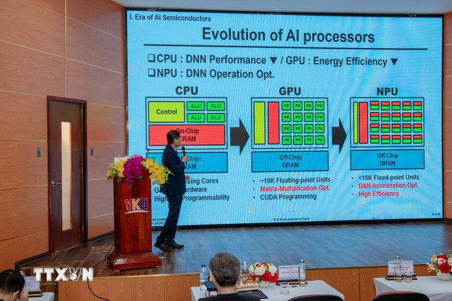 Un experto surcoreano interviene en el evento (Foto: VNA)