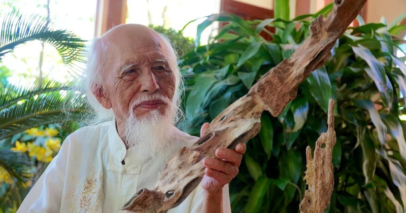 Dinh Cong Anh, pionero en introducir el oficio de extraer madera de agar en la localidad. (Foto: vietnamnet.vn)