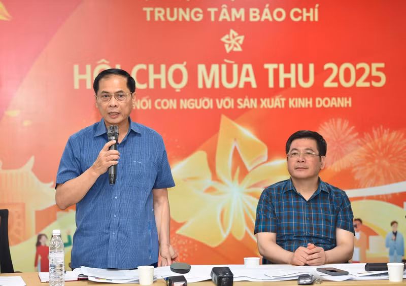 El viceprimer ministro Bui Thanh Son interviene en la cita (Foto: Nhan Dan)