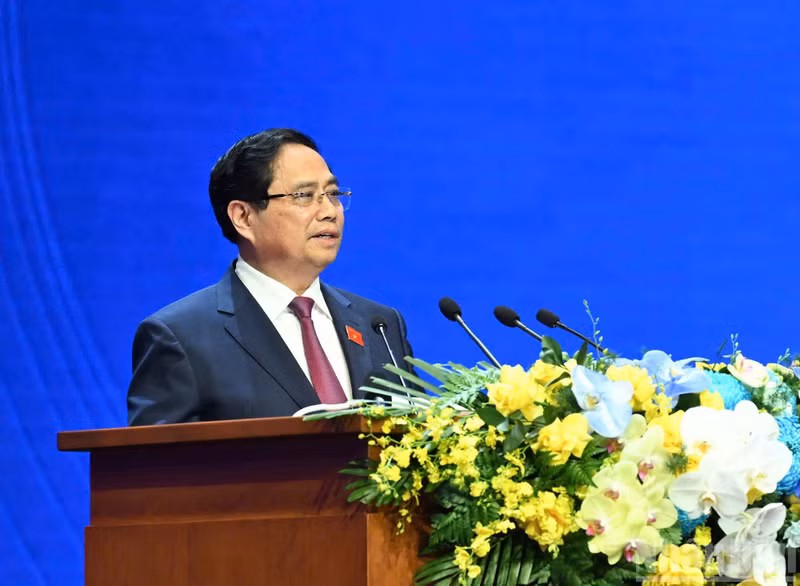 El primer ministro de Vietnam, Pham Minh Chinh habla en la cita. (Foto: Nhan Dan)