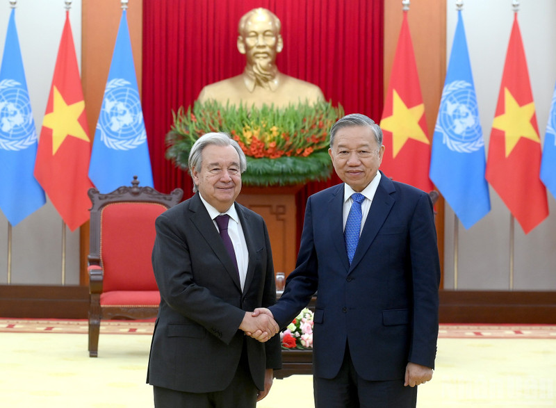 El secretario general del Partido Comunista de Vietnam (PCV), To Lam, recibe al secretario general de las Naciones Unidas (ONU), António Guterres. (Foto: Nhan Dan)