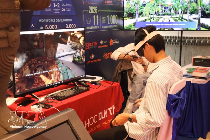 Espacio de exposición en la conferencia "Da Nang Semiconductor and High Technology 2026", organizada por el Comité Popular de la ciudad de Da Nang. Foto: VNA