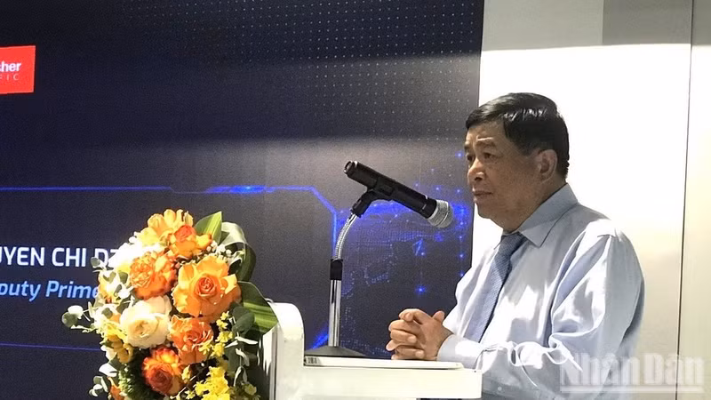 El ex viceprimer ministro vietnamita Nguyen Chi Dung, habla en el evento.