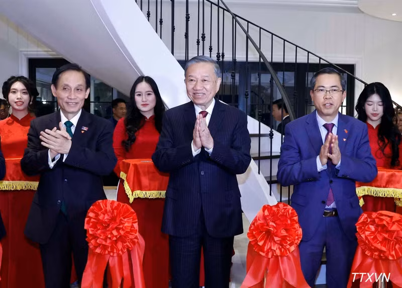 El secretario general del Partido Comunista y presidente de Vietnam, To Lam, asiste a la ceremonia de inauguración de la Casa de Vietnam. (Foto: VNA)