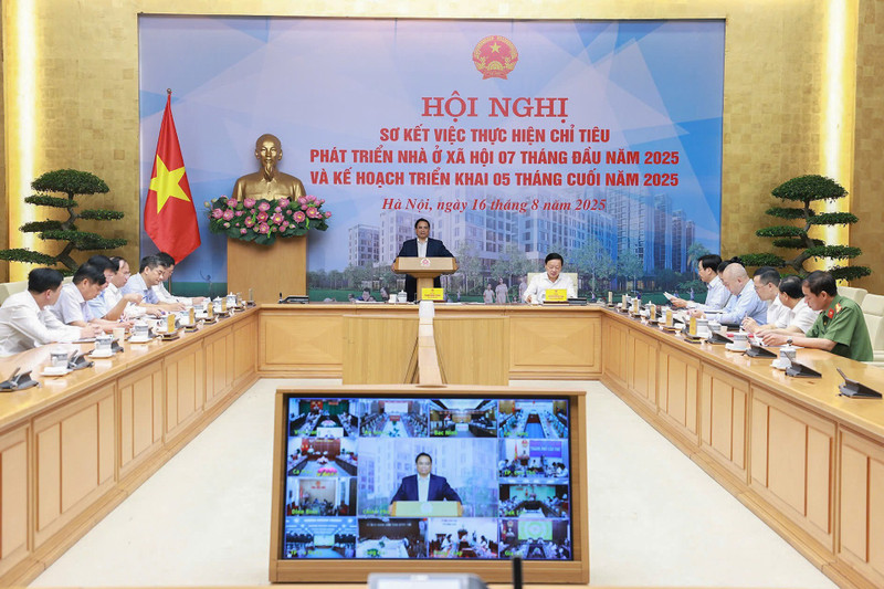 El primer ministro Pham Minh Chinh habla en la reunión. (Foto: Nhan Dan)