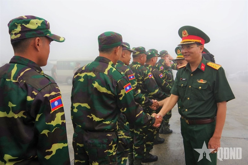 Reciben a los 120 oficiales y soldados del Ejército Popular de Laos. (Foto: qdnd.vn)