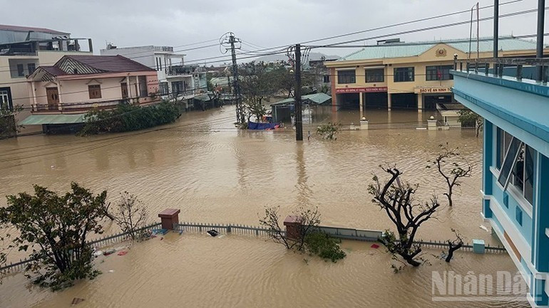 Hanói apoya a personas afectadas por inundaciones en el centro de Vietnam