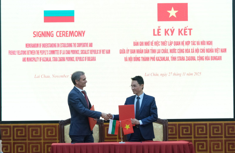 En la ceremonia de firma (Foto: baolaichau.vn)