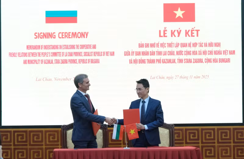 En la ceremonia de firma (Foto: baolaichau.vn)