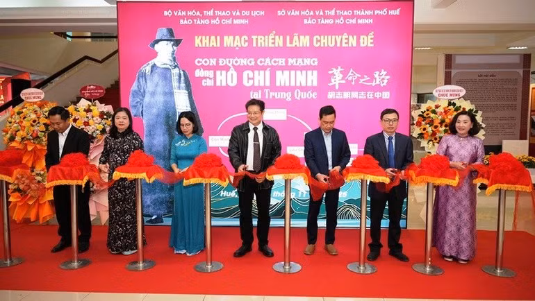 En la ceremonia inaugural de la exposición (Foto: Nhan Dan)