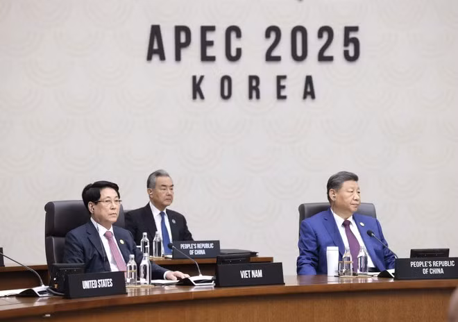 El presidente Luong Cuong asiste a la segunda sesión de la 32.ª Cumbre de la APEC. (Foto: VNA)