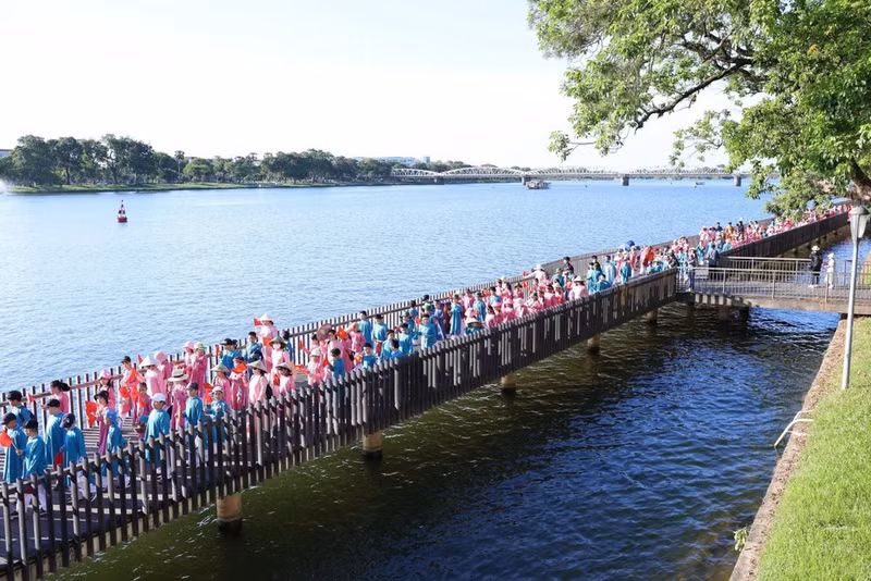 Paseo peatonal del río Perfume, un lugar donde se organizan con frecuencia actividades culturales y turísticas en Hue. Foto: VNA