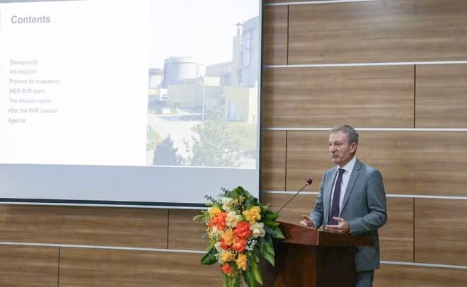 Eric Mathet, jefe del Grupo de Trabajo de OIEA, habla en el evento. (Foto: VNA)