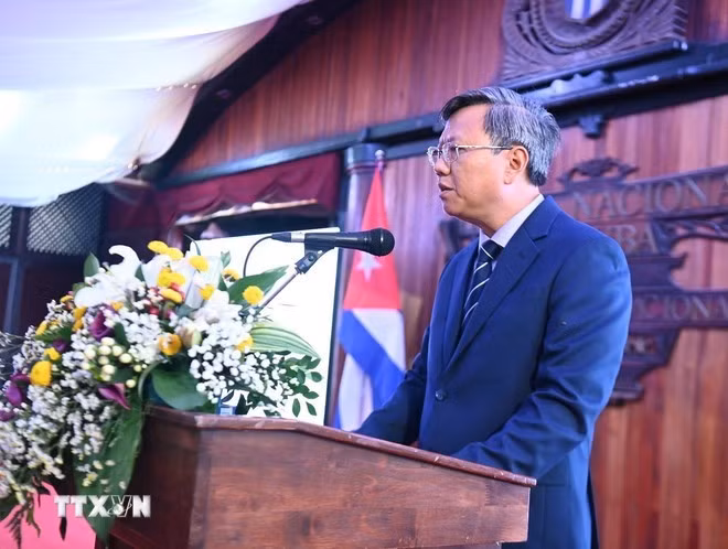 El embajador de Vietnam en Cuba, Le Quang Long, interviene en el evento. (Foto: VNA)