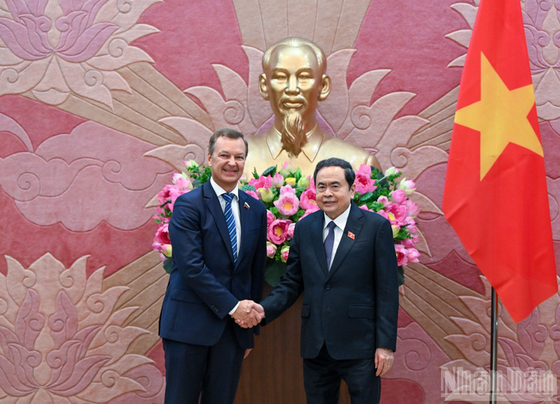 El presidente de la Asamblea Nacional de Vietnam, Tran Thanh Man, y primer vicepresidente del Consejo de la Federación de Rusia, A.V. Yatskin. (Foto: Nhan Dan)