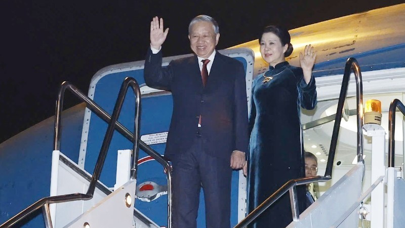 El secretario general del Partido Comunista de Vietnam, To Lam, y su esposa Ngo Phuong Ly, concluyen con éxito su visita de Estado a Laos. (Foto: VNA)