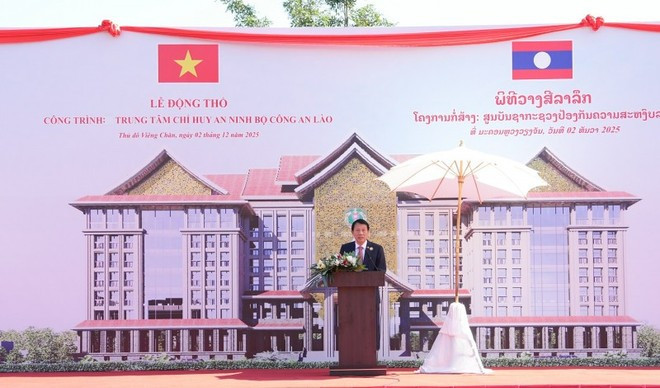 El miembro del Buró Político del Partido Comunista y ministro de Seguridad Pública de Vietnam, Luong Tam Quang, habla en la cita. (Foto: VNA)