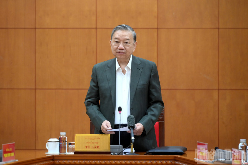 El secretario general del PCV, To Lam, habla en la reunión. (Foto: Nhan Dan)