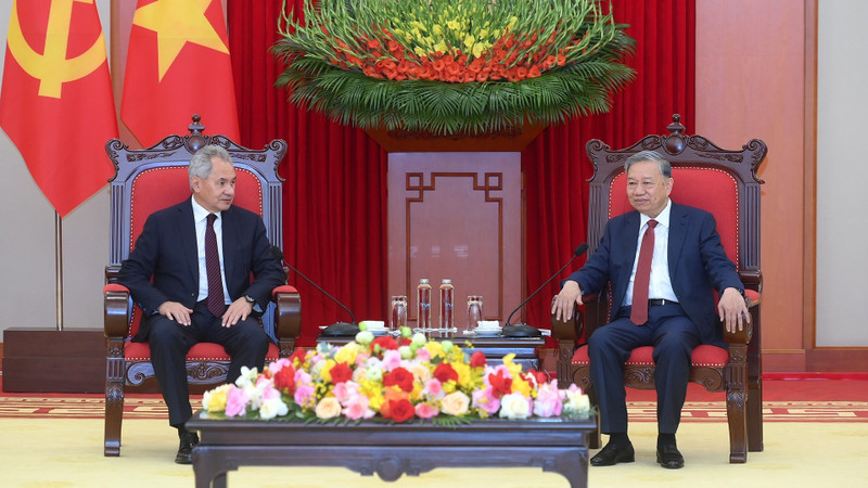 El secretario general del Partido Comunista de Vietnam, To Lam, y Sergey Shoigu, secretario del Consejo de Seguridad de Rusia. (Foto: Nhan Dan)