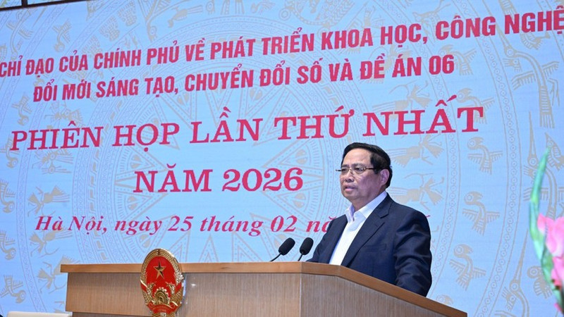El primer ministro vietnamita, Pham Minh Chinh, preside la reunión del Comité Directivo para el desarrollo de la ciencia, la tecnología, la innovación, la transformación digital. Foto: Nhan Dan