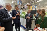 Arroz vietnamita presente por primera vez en supermercado de E.Leclerc en Francia. (Fotografía: VNA)