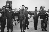Escuadrón Quyet Thang en el Aeropuerto de Thanh Son (Phan Rang) la tarde del 28 de abril de 1975, tras atacar el Aeropuerto de Tan Son Nhat. (Foto: Documento/VNA)