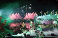 Un espectáculo en la inauguración del Año Nacional de Turismo de Vietnam 2025 (Foto: VNA)