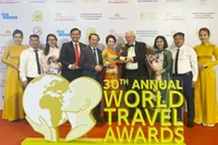 Representantes de la provincia de Ha Giang reciben el premio. 