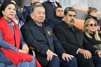 [Foto] Dirigente partidista de Vietnam asiste a desfile conmemorativo de Victoria sobre el Fascismo en Rusia