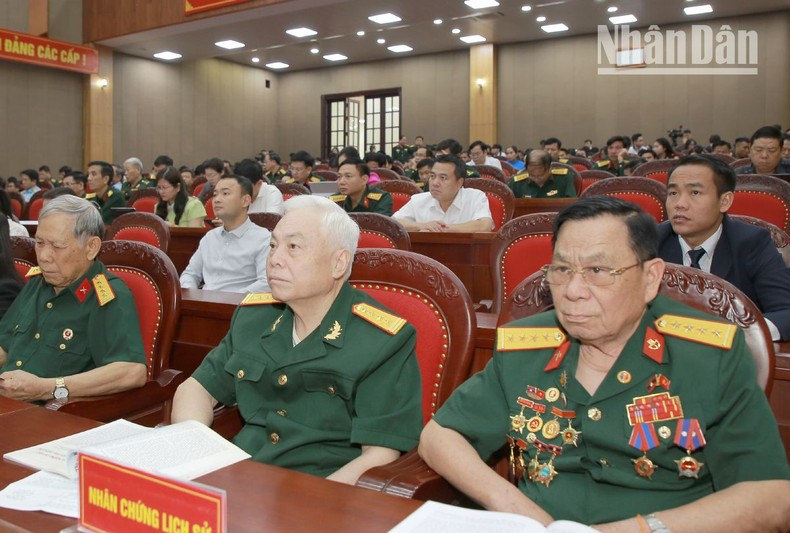 Testigos históricos asisten al taller. Testigos históricos asisten al taller.