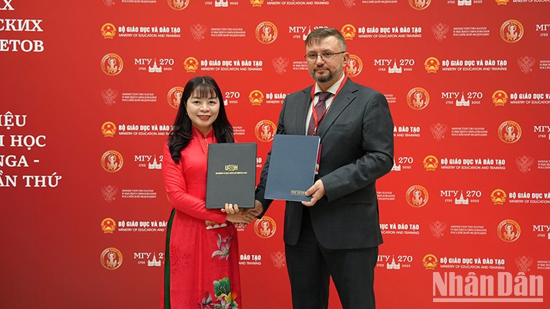 En la ceremonia de firma entre ambas parte